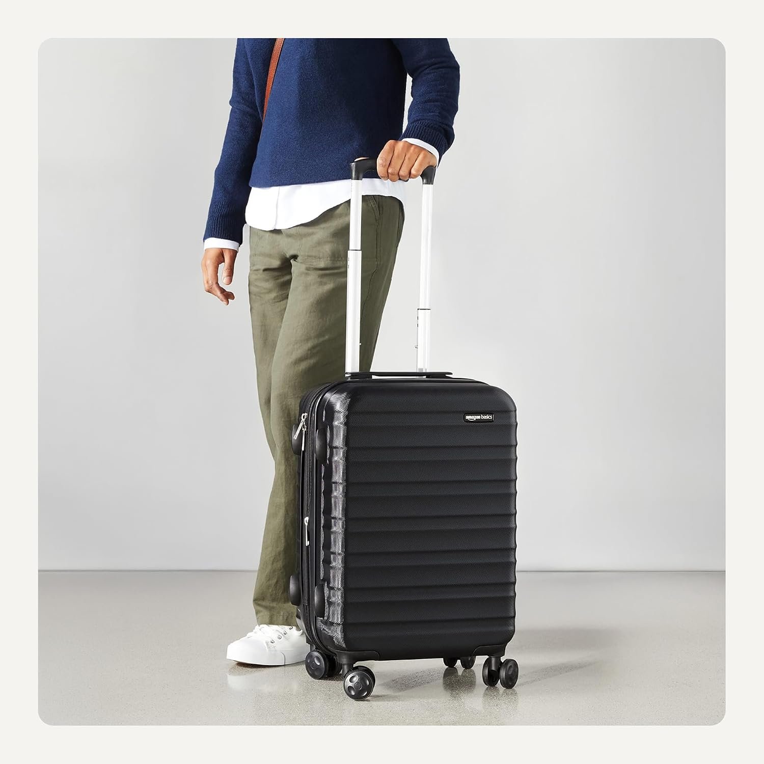 Amazon Basics 21" Hardside Carry-On Luggage with Spinner Wheels, Expandable for Up to 25% More Space, Scratch-Resistant Hard Shell, Telescoping Handle, Black - Image 3